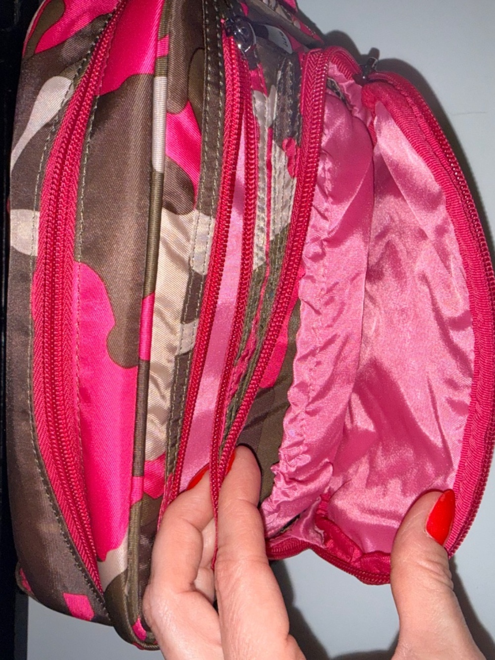 NEW Lug Propeller Travel Duffel AND Carousel Crossbody Set Camo Pink - Picture 8 of 12